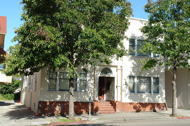 5469 College Ave in Oakland, CA - Foto de edificio - Building Photo