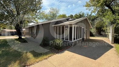910 S Mills Dr in Euless, TX - Building Photo - Building Photo