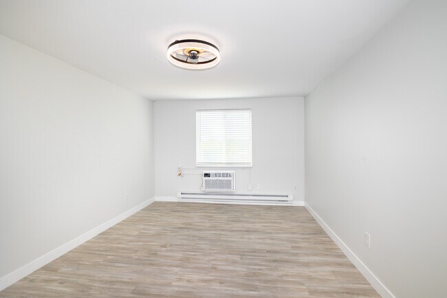 Arvada Court Apartments - Utilities included! in Arvada, CO - Building Photo - Interior Photo