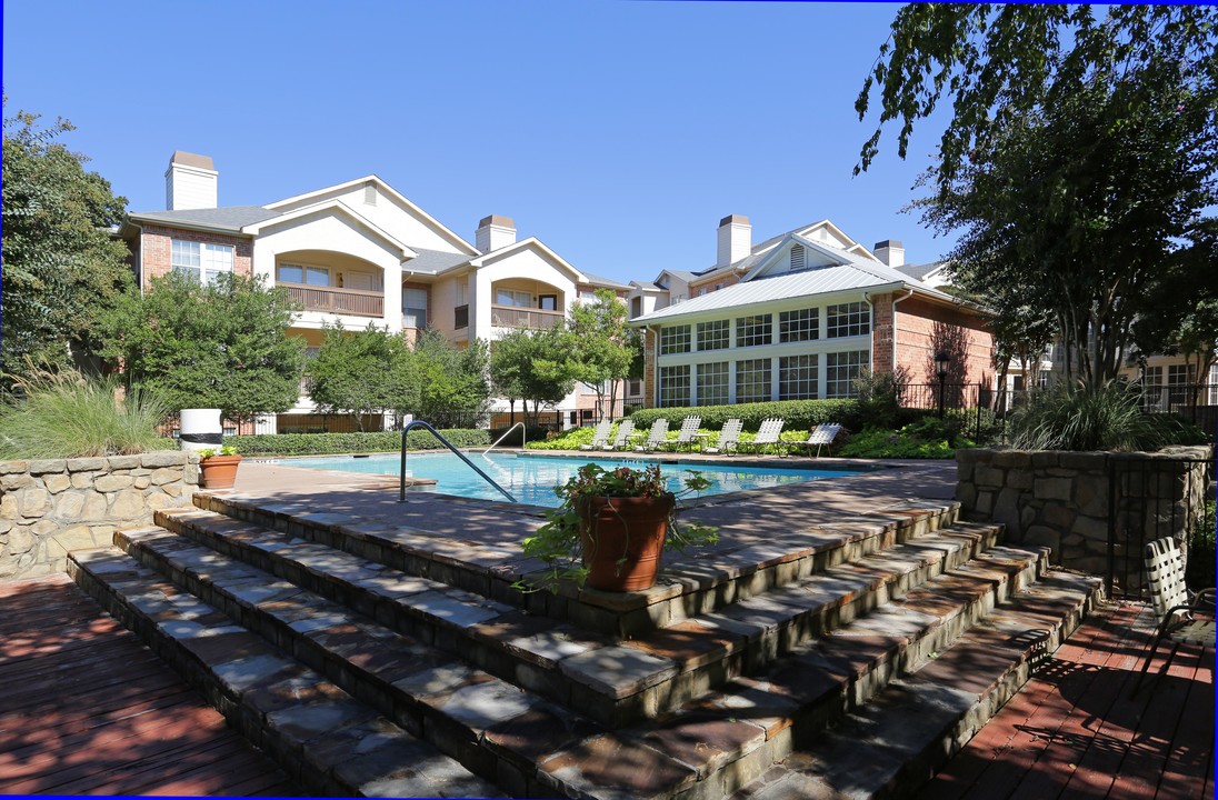 Reagan at Bear Creek in Euless, TX - Building Photo