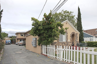 1020 Cleveland St in Redwood City, CA - Building Photo - Building Photo