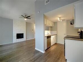 1006 Fieldwood Dr in Austin, TX - Building Photo - Building Photo