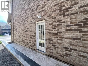 211 Granite Rdg Trl in Hamilton, ON - Building Photo - Building Photo