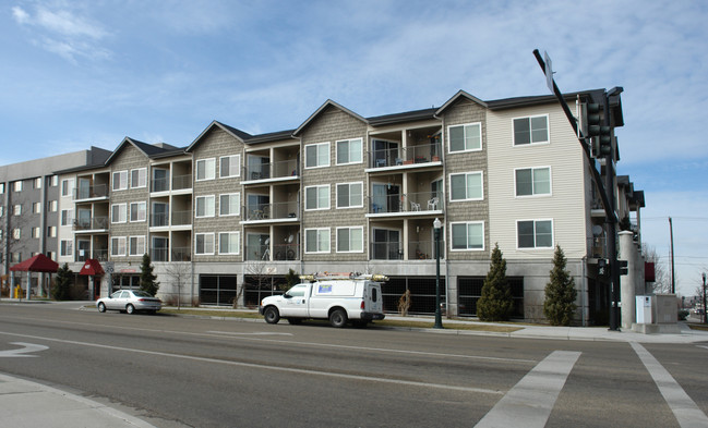 Shoreline Plaza in Boise, ID - Foto de edificio - Building Photo