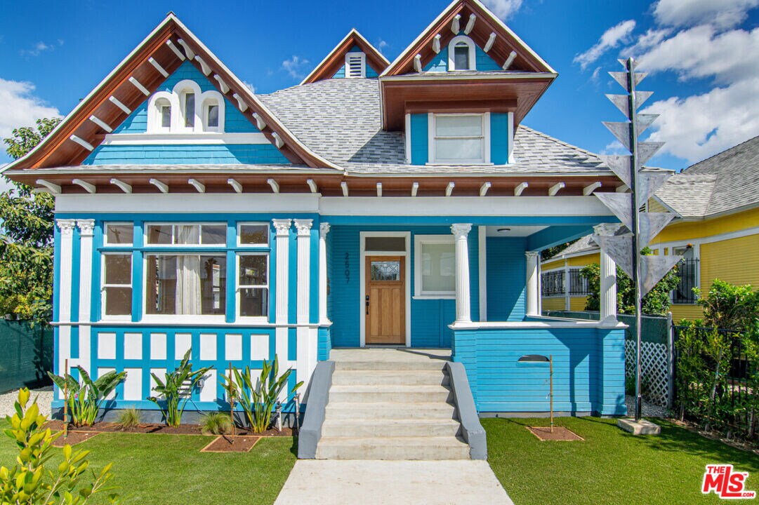 2507 1st St in Los Angeles, CA - Building Photo