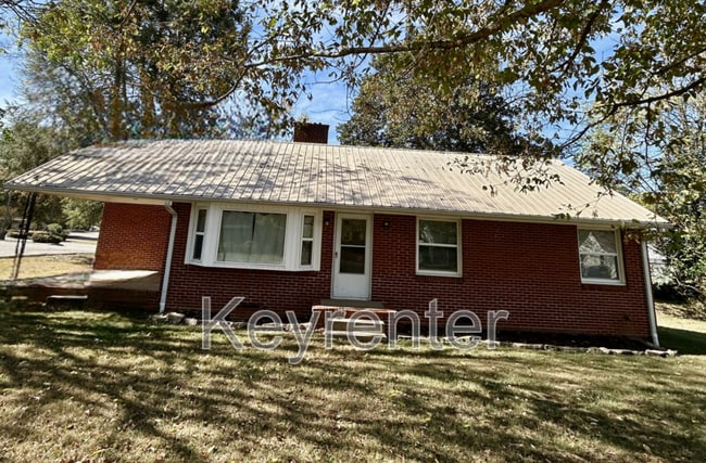 property at 4315 Woodlawn Pike