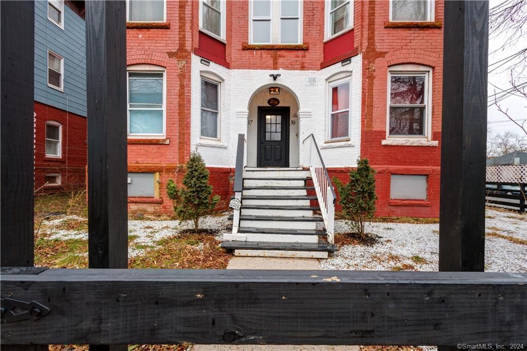 37-39 Elliott St, Unit 2R in Hartford, CT - Building Photo