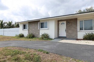 27684 SW 163rd Ct in Homestead, FL - Building Photo