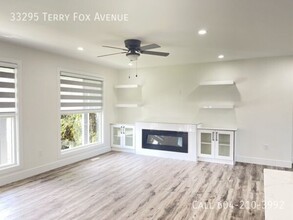 33295 Terry Fox Ave in Abbotsford, BC - Building Photo - Building Photo