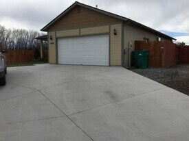 5620 Mickshelly Cir in Klamath Falls, OR - Building Photo