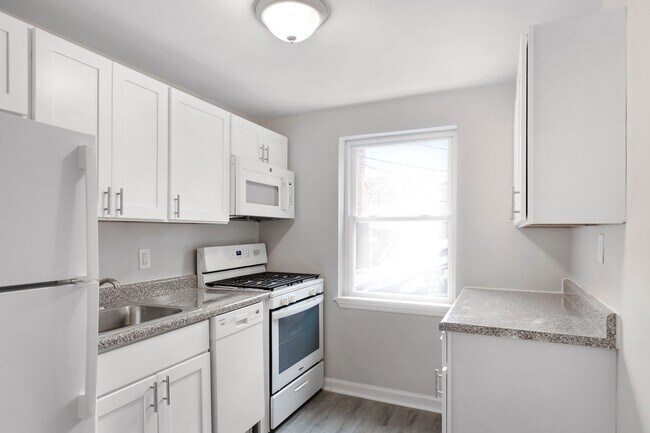 Montclair Court Apartments in Montclair, NJ - Building Photo - Building Photo