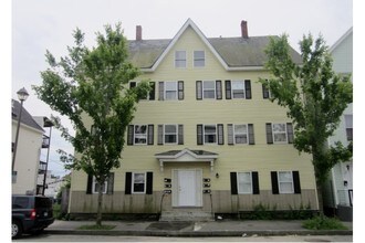 131-135 Spruce St in Manchester, NH - Foto de edificio - Building Photo