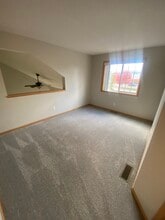 2444 Yellowstone Dr in Hastings, MN - Building Photo - Building Photo