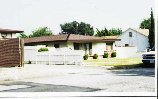 450 N Palm Ave in Upland, CA - Building Photo