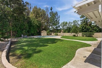 5415 E Willowick Cir in Anaheim, CA - Foto de edificio - Building Photo