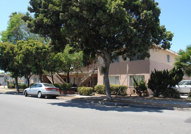 4402-4416 Dawes St in San Diego, CA - Building Photo - Building Photo