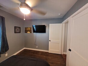 206 W 55th 1/2 St in Austin, TX - Building Photo - Building Photo