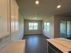 6305 Cloverdale Ave in Port St. Lucie, FL - Foto de edificio - Building Photo