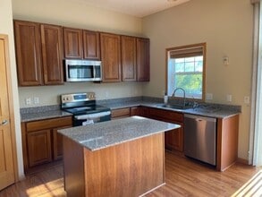 5004 Fountain Lane N in Plymouth, MN - Building Photo - Building Photo