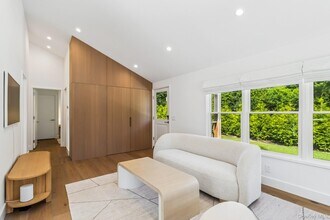 96 Town Ln in East Hampton, NY - Building Photo - Building Photo