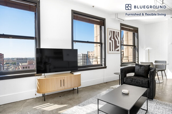 810 S Spring St in Los Angeles, CA - Building Photo - Building Photo