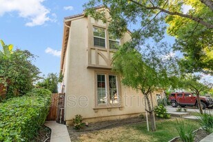 265 S Sonrisa St in Tracy, CA - Building Photo