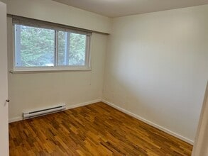 1255 Grant St in Victoria, BC - Building Photo - Building Photo