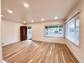 5332 NE 26th Ave in Portland, OR - Foto de edificio - Building Photo