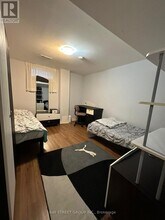 20 Ashdown Crescent in Richmond Hill, ON - Building Photo - Building Photo