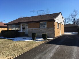 7425 Lake St in Morton Grove, IL - Building Photo
