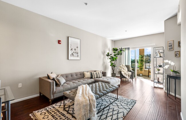 Sunland Gardens LLC in Sun Valley, CA - Building Photo - Interior Photo