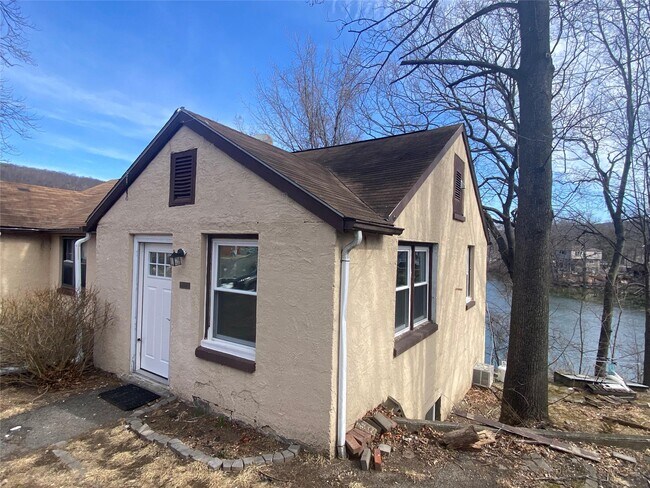 894 Rte 9W-Unit -1-2 in Fort Montgomery, NY - Building Photo - Building Photo