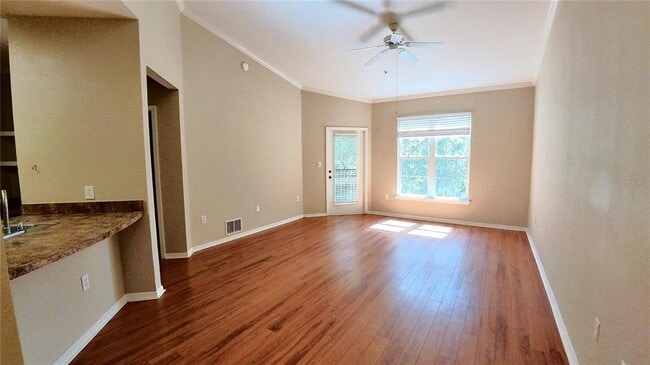 10017 Courtney Palms Blvd in Tampa, FL - Building Photo - Building Photo