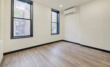 439 W 46th St, Unit 4D in New York, NY - Foto de edificio - Building Photo