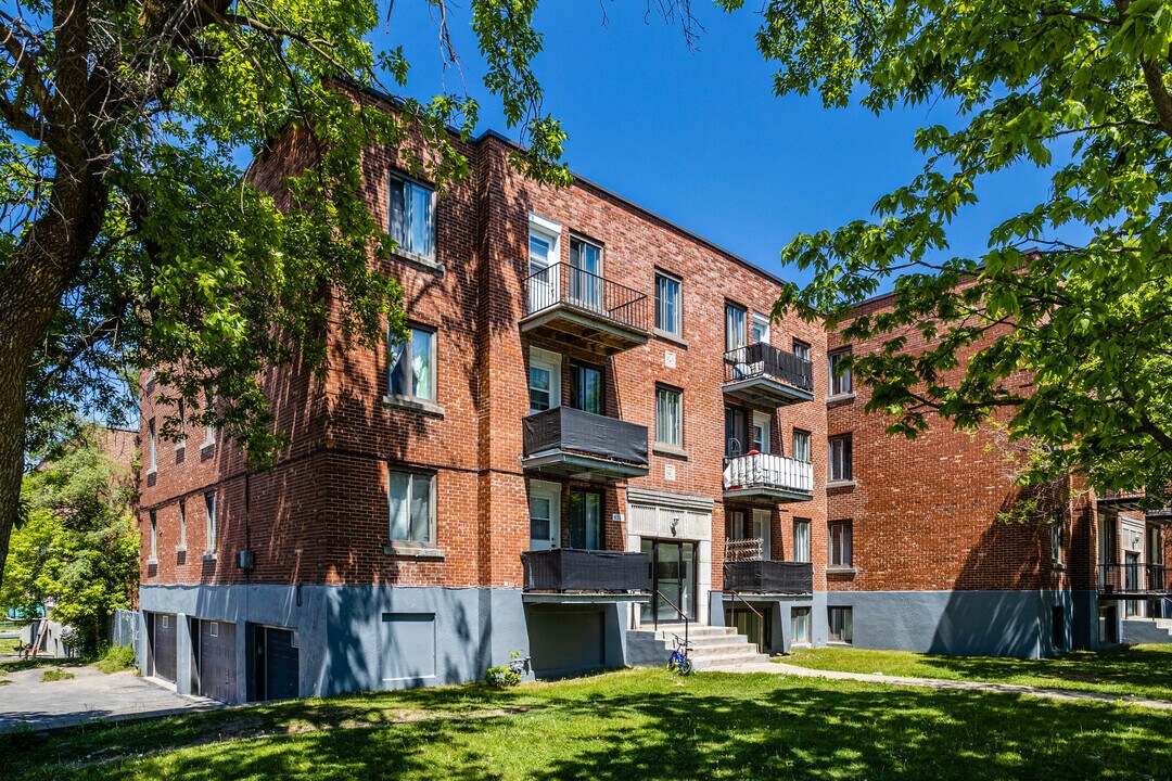 4561-4581 Barclay Av in Montréal, QC - Building Photo