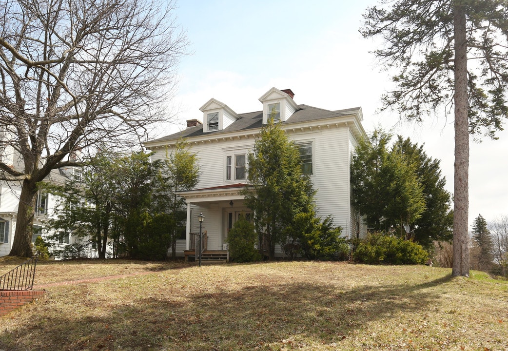 267 South St in Pittsfield, MA - Building Photo