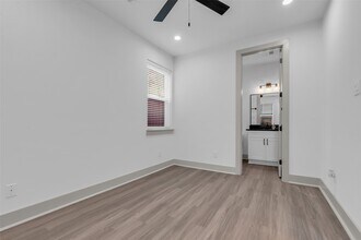 5310 Kindred Gdn Ln in Houston, TX - Building Photo - Building Photo