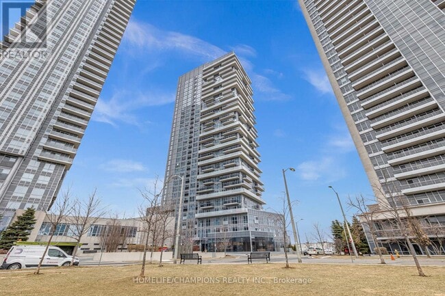225-P225 Village Green Square