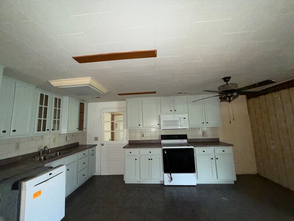 2208 S 5th St in Fayetteville, IL - Building Photo