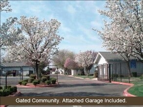 Gates Villas in Fresno, CA - Building Photo - Building Photo