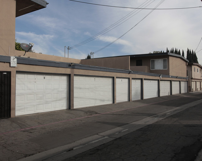 Sallie Lane Courtyard in Anaheim, CA - Building Photo - Building Photo