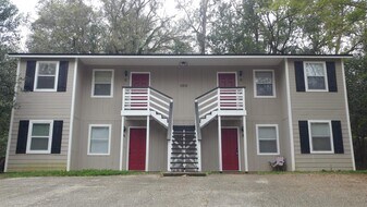 2308 Sylvan Ct in Tallahassee, FL - Building Photo