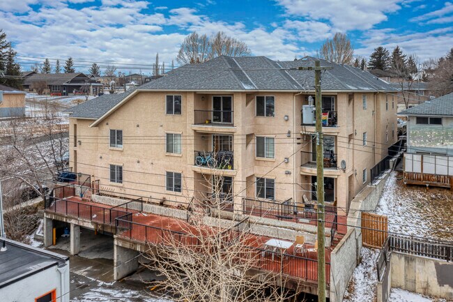 The Courtyard in Calgary, AB - Building Photo - Building Photo