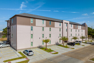 2900 Wytchwood Dr. in Metairie, LA - Foto de edificio - Building Photo