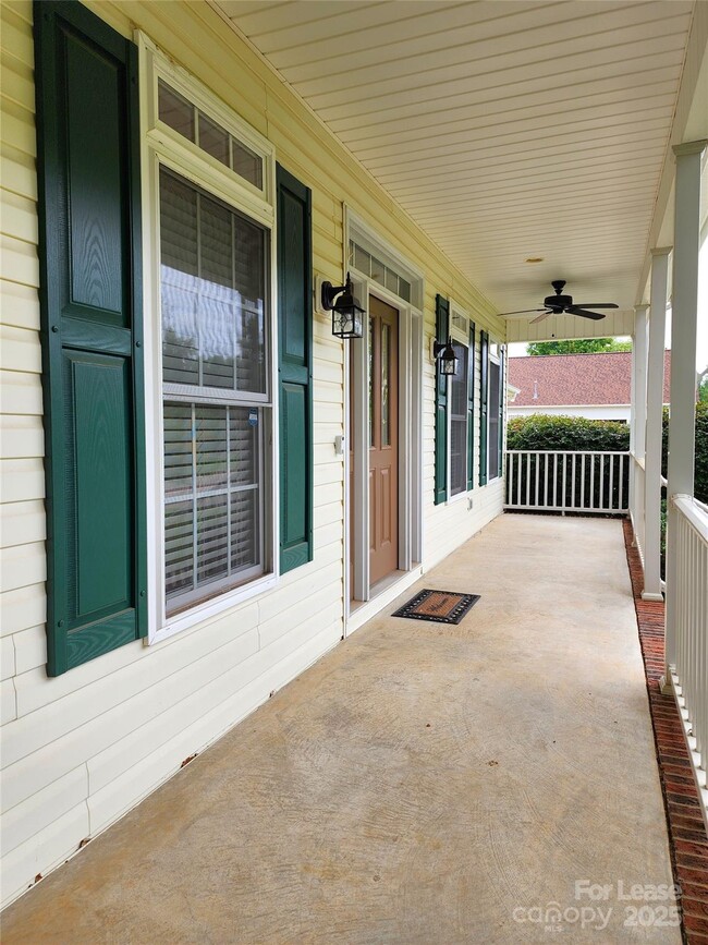 205 Oakview Dr in Salisbury, NC - Building Photo - Building Photo