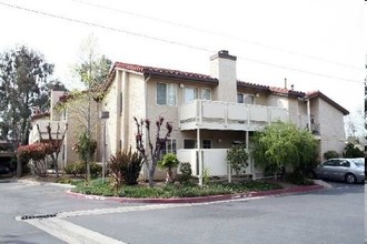 Emerson Place Apartments in Carmichael, CA - Foto de edificio - Building Photo