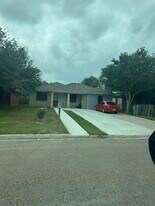 653 W Main Ave in Raymondville, TX - Building Photo