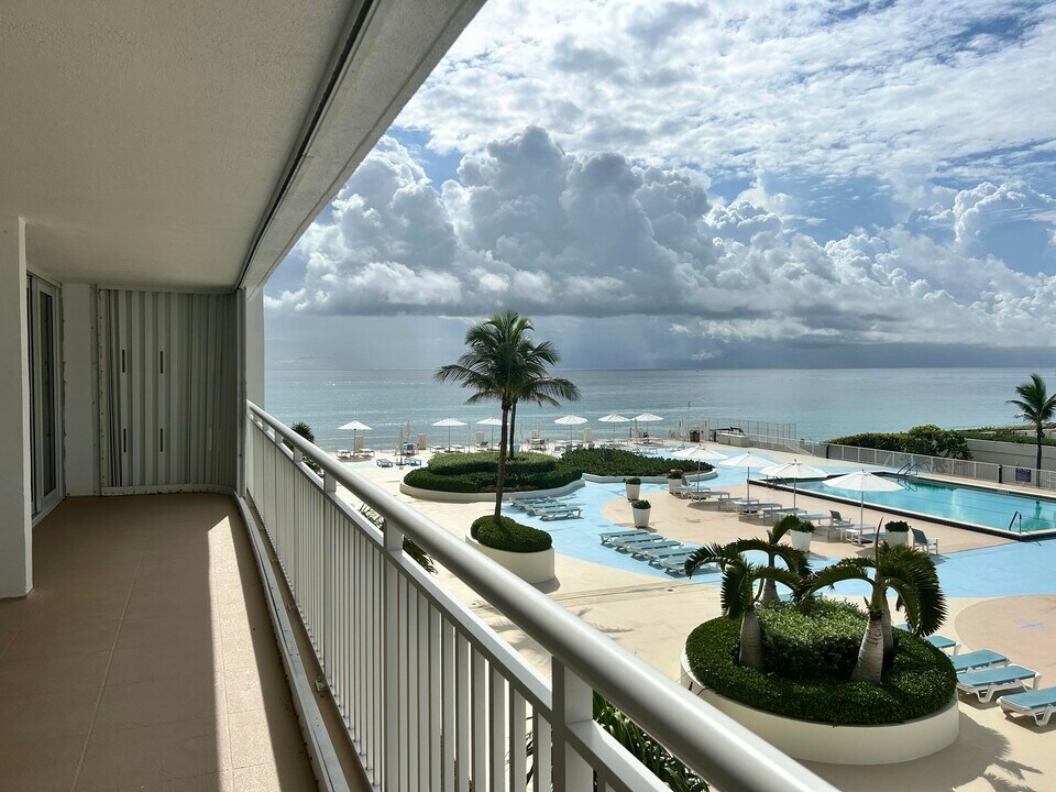 3546 S Ocean Blvd in South Palm Beach, FL - Building Photo