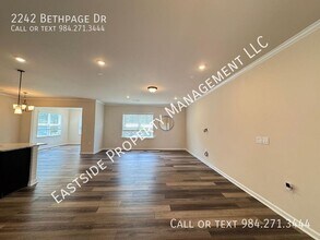2242 Bethpage Dr in Fuquay Varina, NC - Building Photo - Building Photo