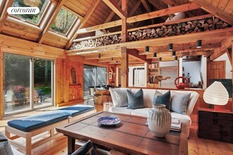 15 Bull Path Cl in East Hampton, NY - Building Photo - Building Photo